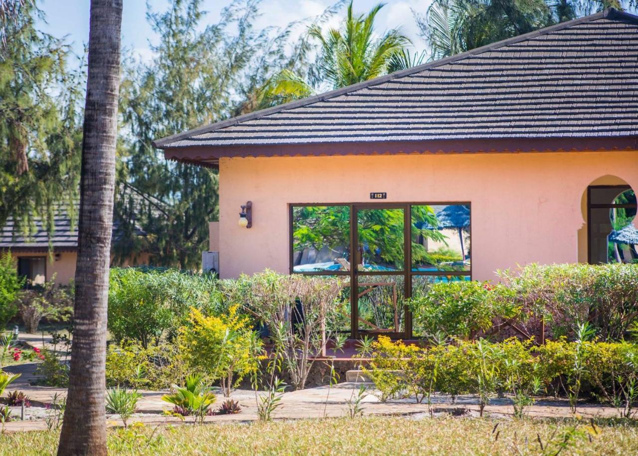 Vrclub Paje Palms Beach Resort Exterior photo